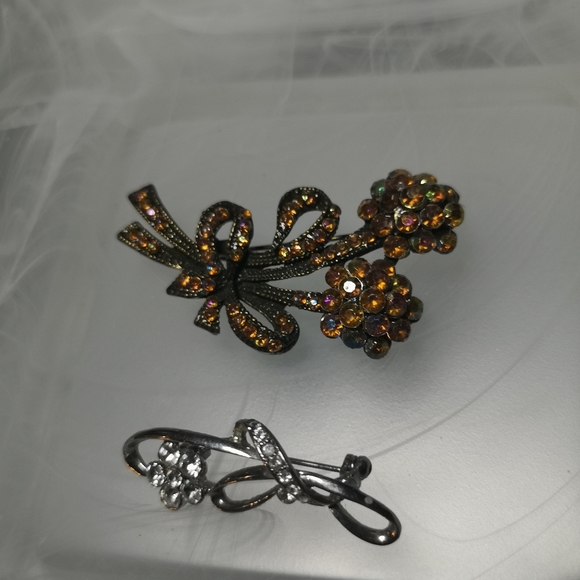 Vintage Flower Brooches Lot of 2 - Picture 5 of 9